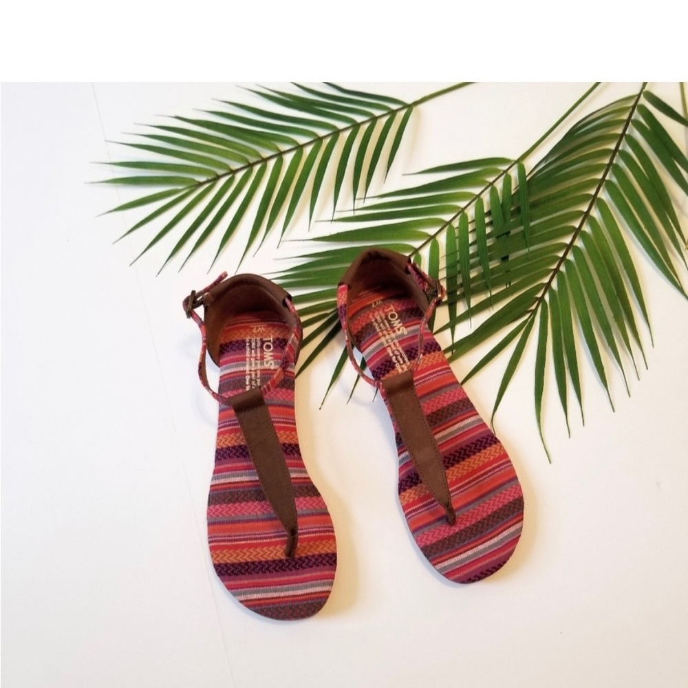 Toms T thing multi colored sandals size 7,, very comfy, smoke free, make a offer